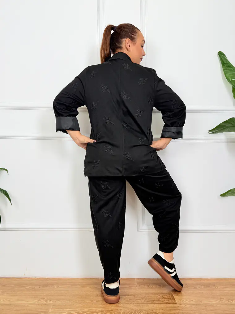 Boudica Suit Black 7006 4