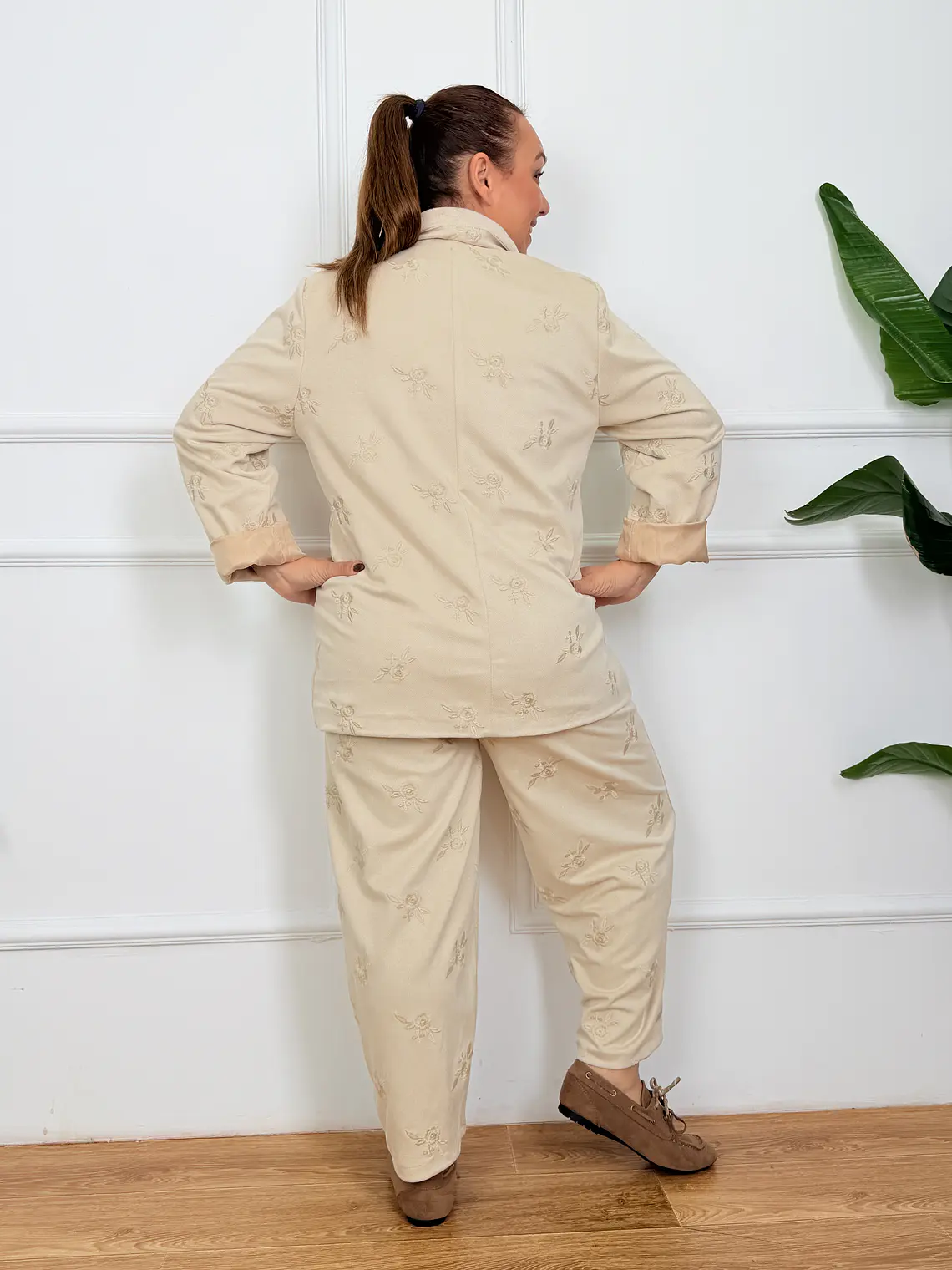Boudica Suit Cream 7006  4