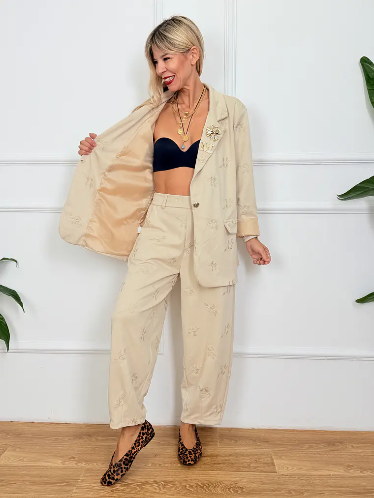 Boudica Suit Cream 7006  3