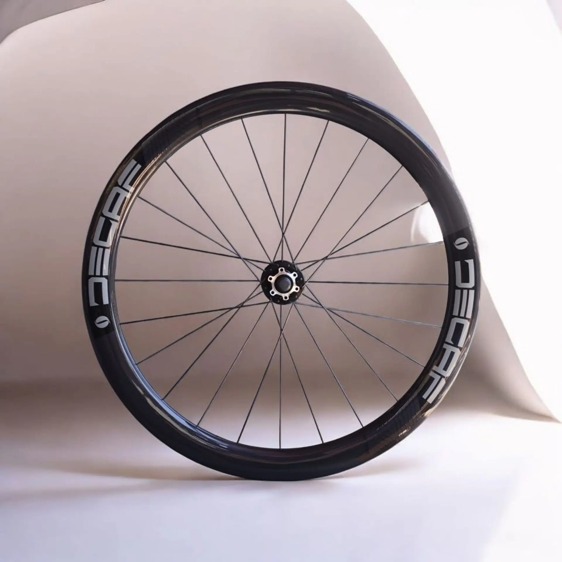 Set Ruedas de Carbono Decaf 700C Perfil 50 mm Disc 12x100/12x142 2