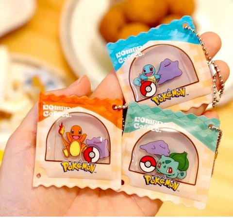Llavero Acrílico Pokémon x Komeda Coffee Ditto y Bulbasaur Oficial Japón
