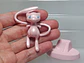 Figura Pokémon Mew Moncolle Pearl + Chapita Fuecoco Japón - Miniatura 2