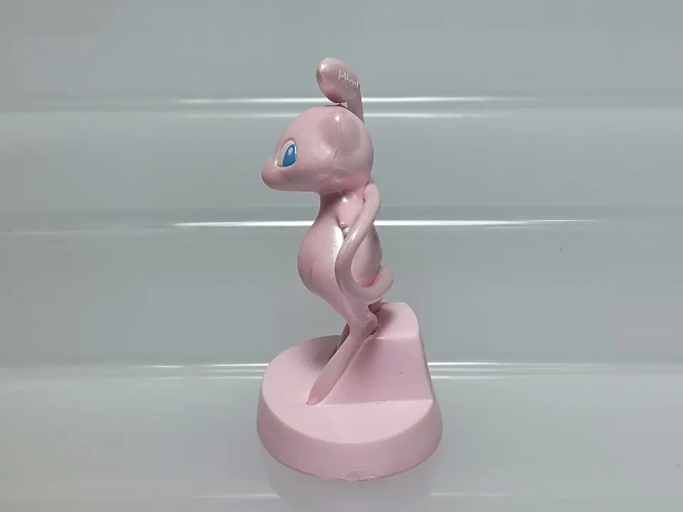 Figura Pokémon Mew Moncolle Pearl + Chapita Fuecoco Japón 3
