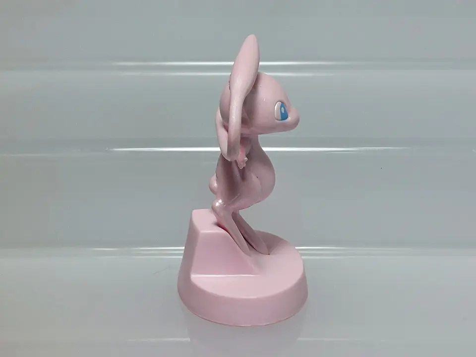 Figura Pokémon Mew Moncolle Pearl + Chapita Fuecoco Japón 4