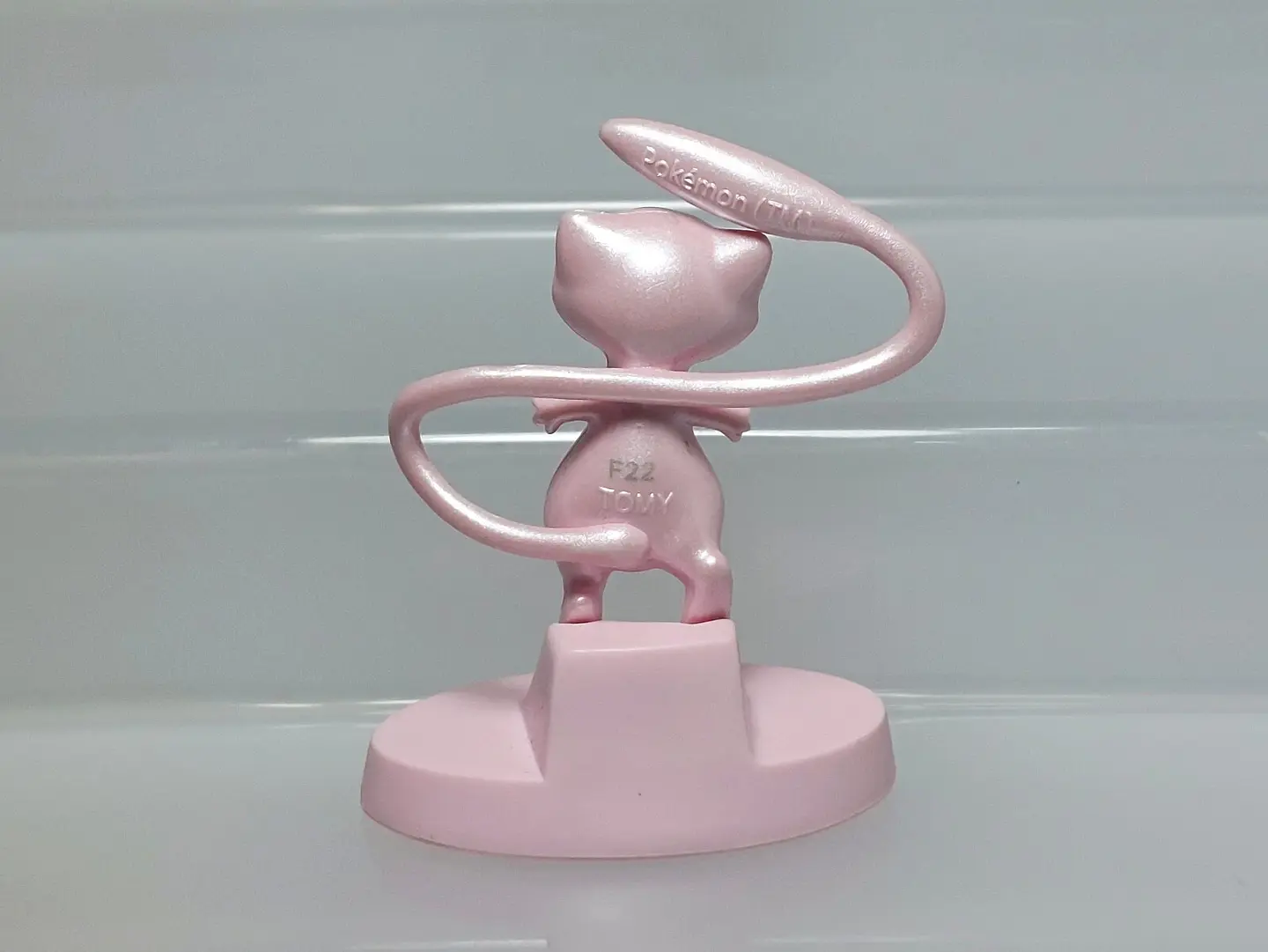 Figura Pokémon Mew Moncolle Pearl + Chapita Fuecoco Japón 5