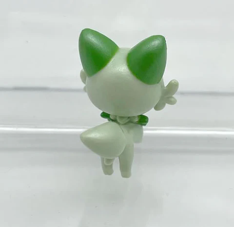 Figura Pokémon Sprigatito Perla Con Poké Ball Japón