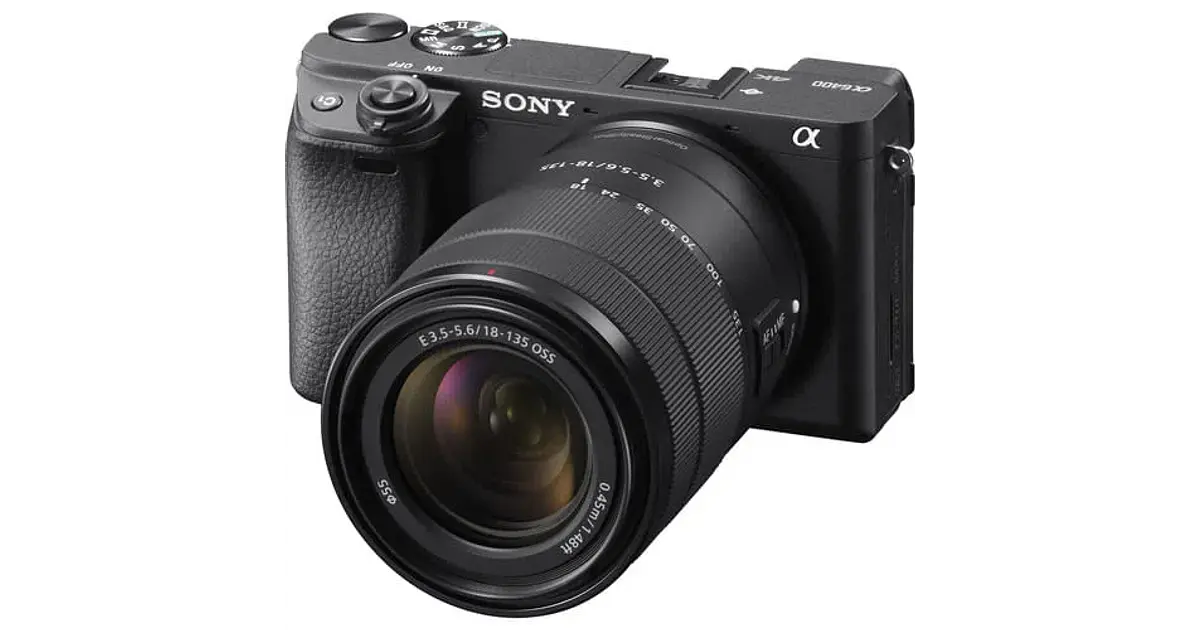 Cámara Mirrorless Sony A6400 + Lente 18-135mm