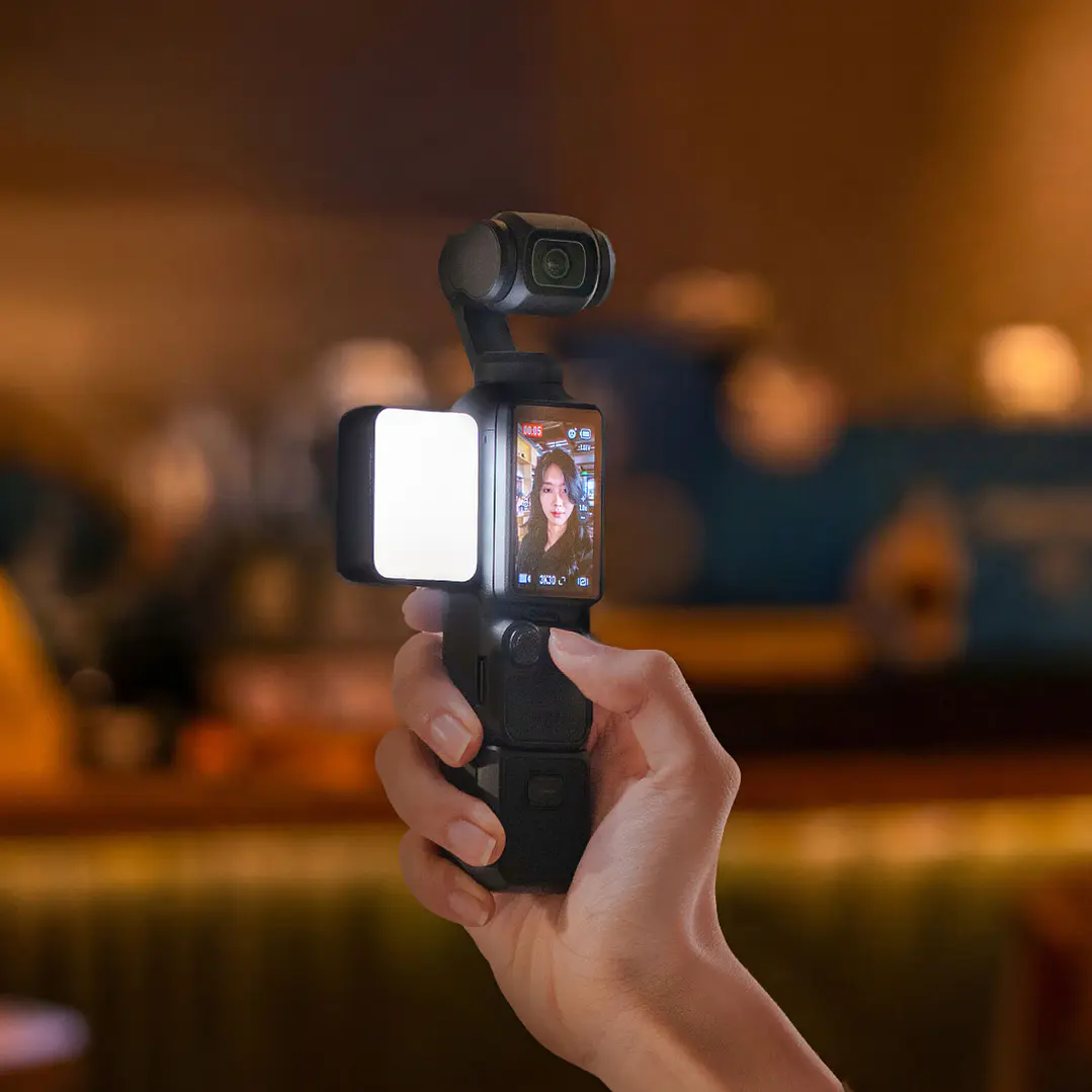 Luz de relleno magnética PGYTECH para DJI Osmo Pocket 3 y 4 2