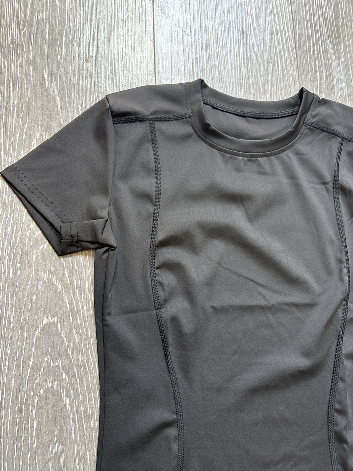 Polera Essential  9