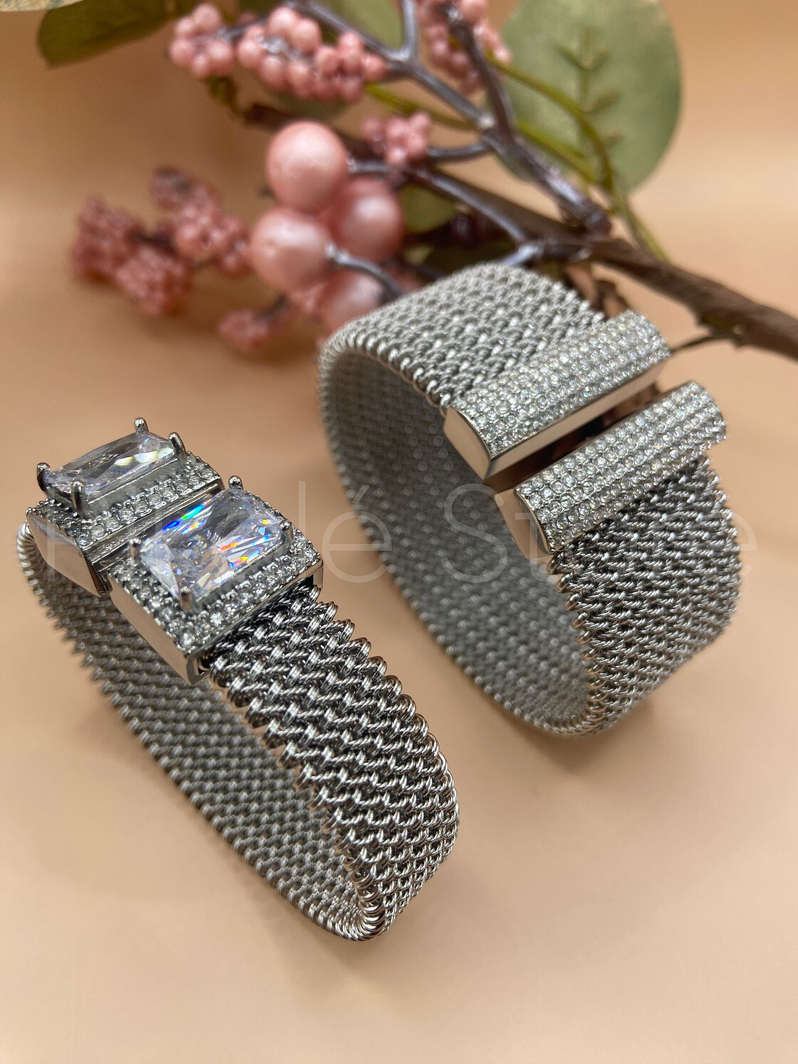 Escrava Elegância de Cristal 5