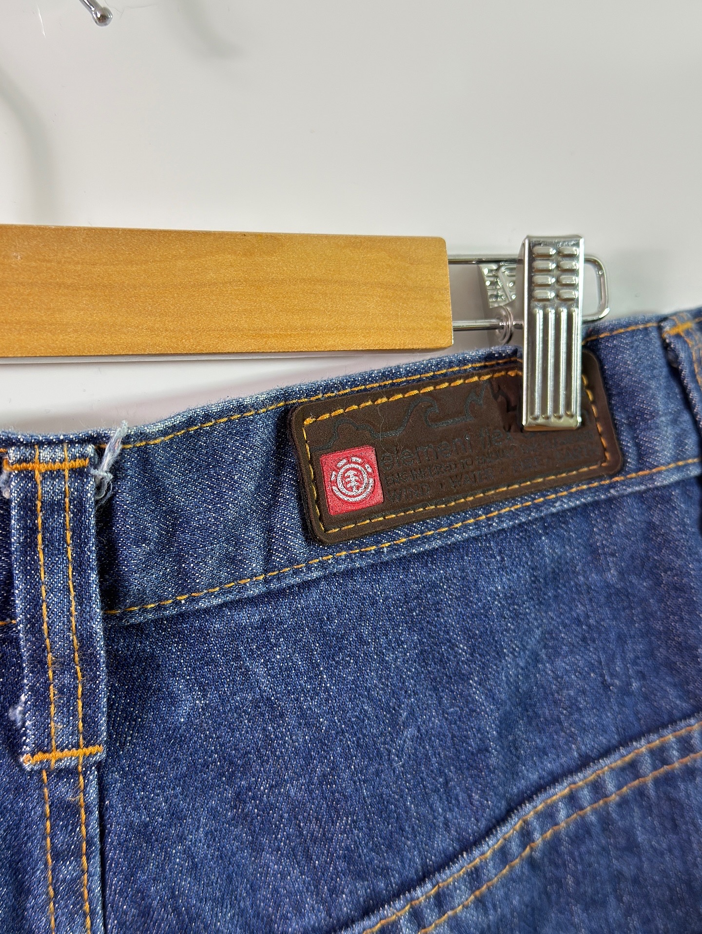 Short baggy element (44) 3