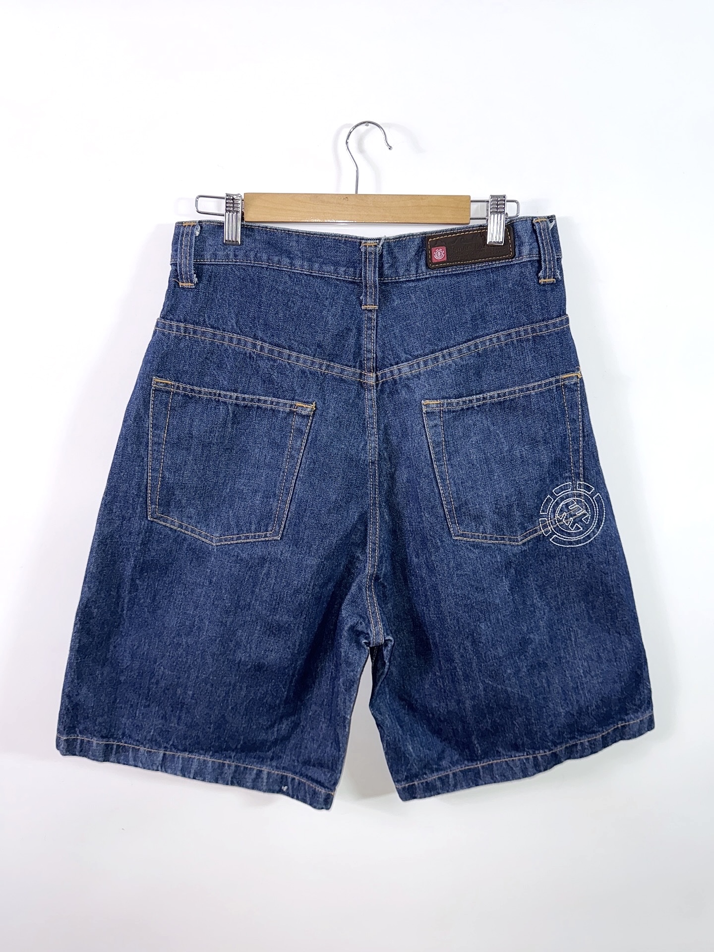 Short baggy element (44) 1