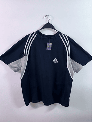 Adidas polera boxy (L)