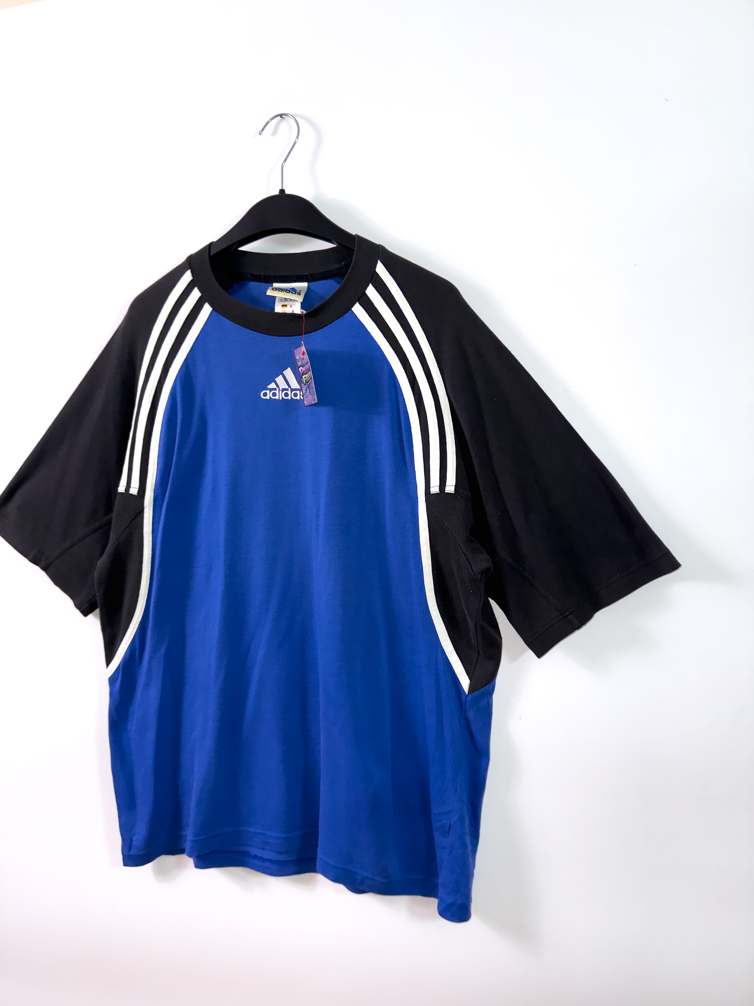 Adidas  vintage tee 2