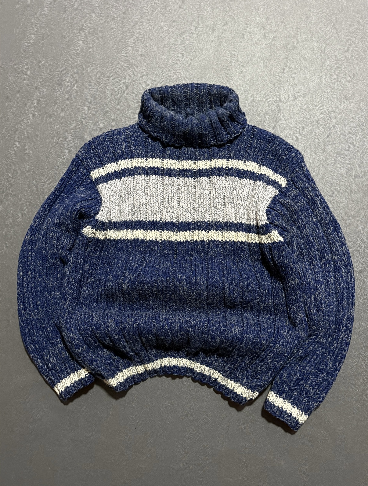 Sweater vintage grueso  (M) 1