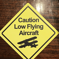 CARTEL CAUTION LOW FLYING AIRCRAFT