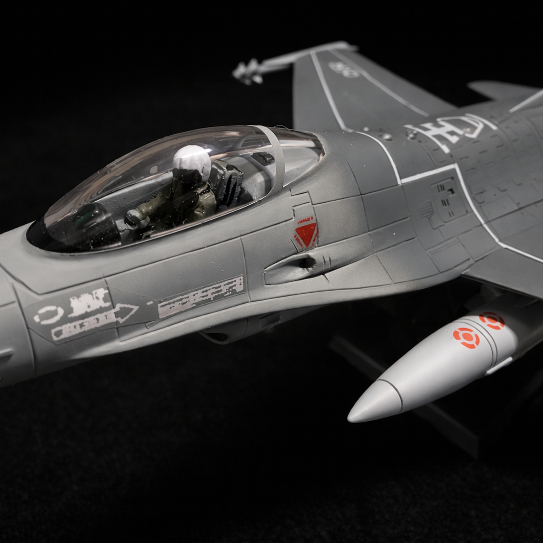 F-16 FUERZA AÉREA DE CHILE MODELO A ESCALA- COPIAR 2
