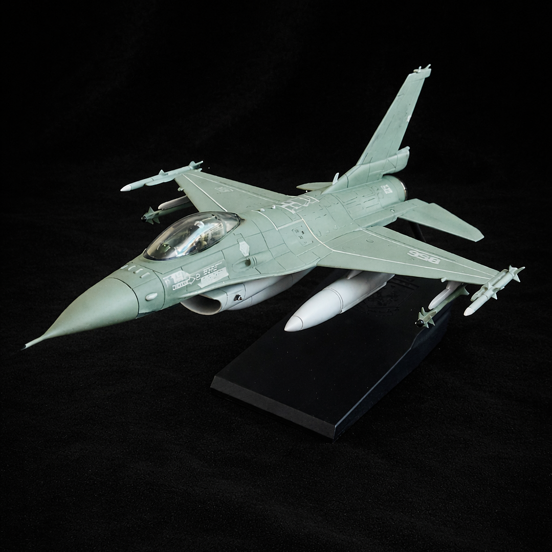F-16 FUERZA AÉREA DE CHILE MODELO A ESCALA- COPIAR 1