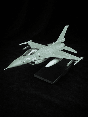 F-16 FUERZA AÉREA DE CHILE MODELO A ESCALA- COPIAR