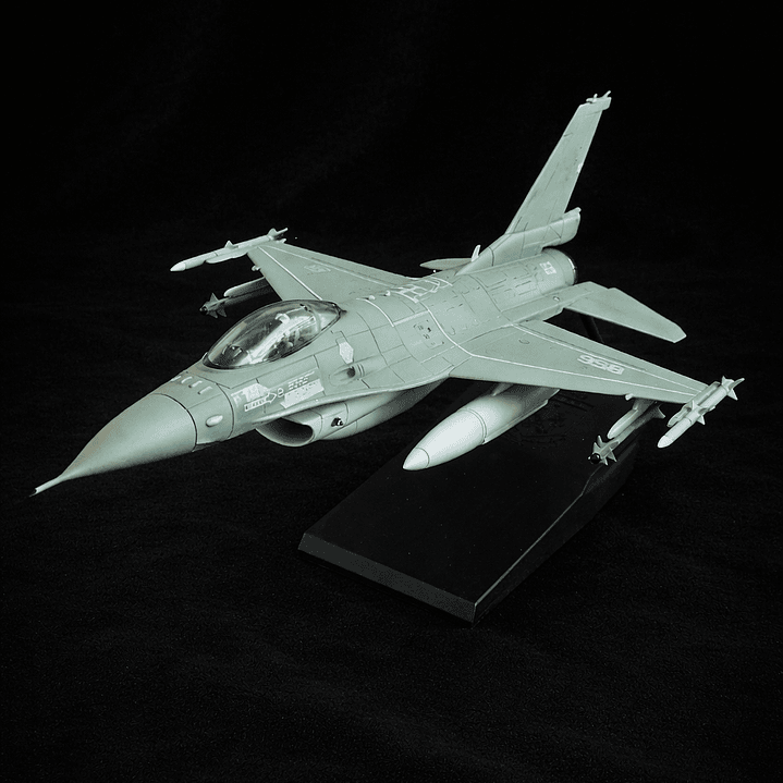 F-16 FUERZA AÉREA DE CHILE MODELO A ESCALA- COPIAR 1