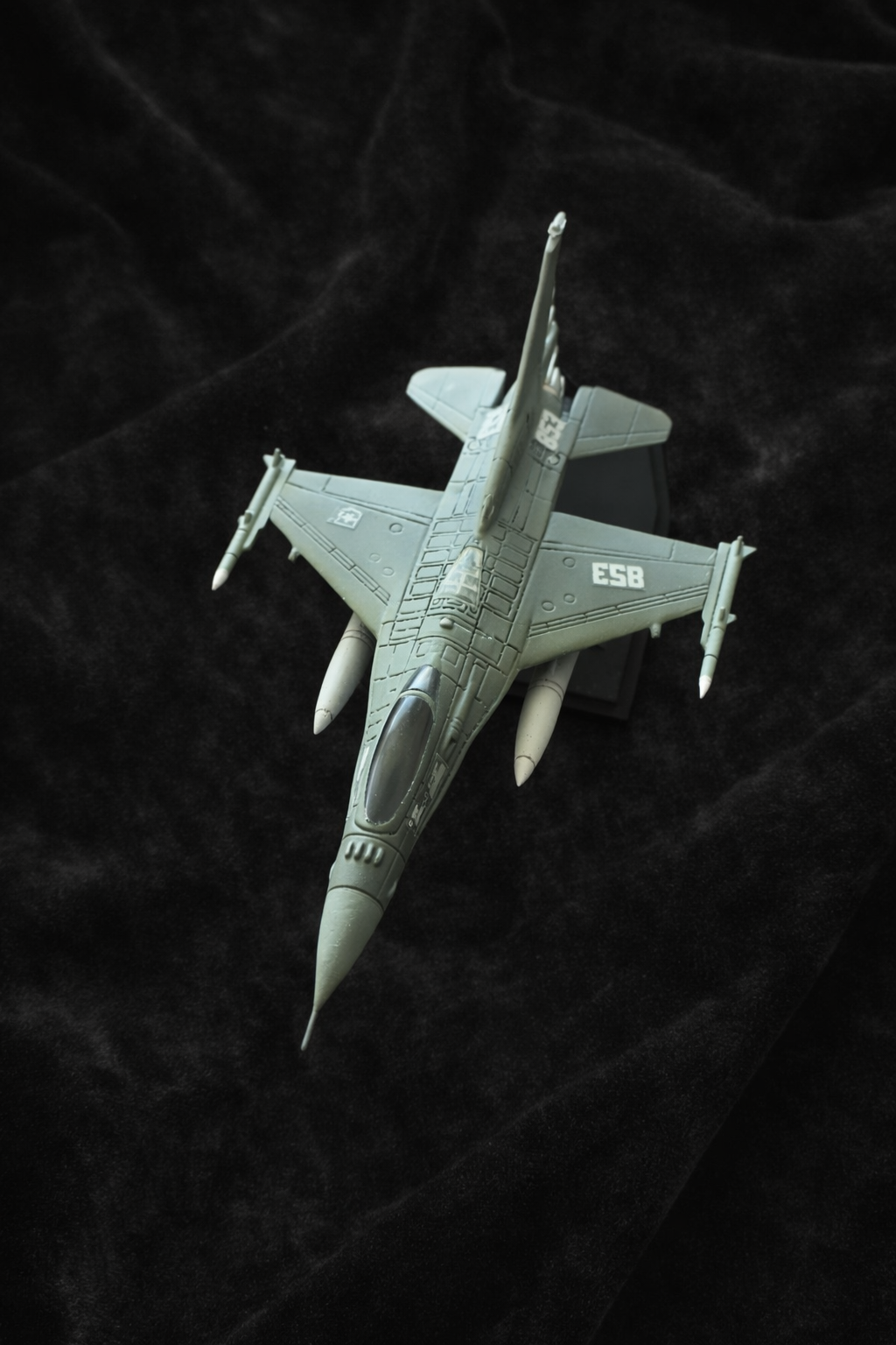 Avión a Escala - F-16 / Escala 1:125 (Miniatura)