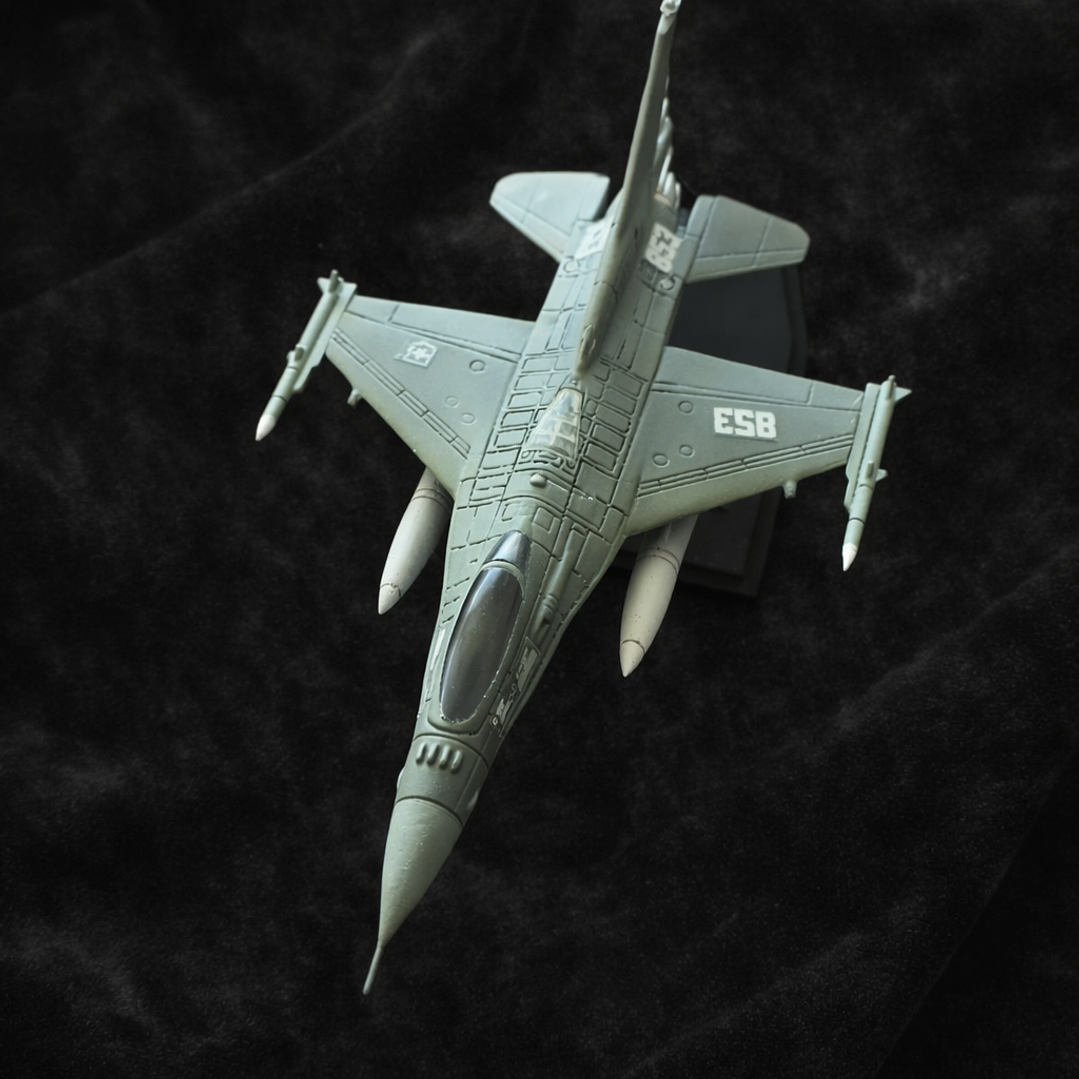 Avión a Escala - F-16 en miniatura 1