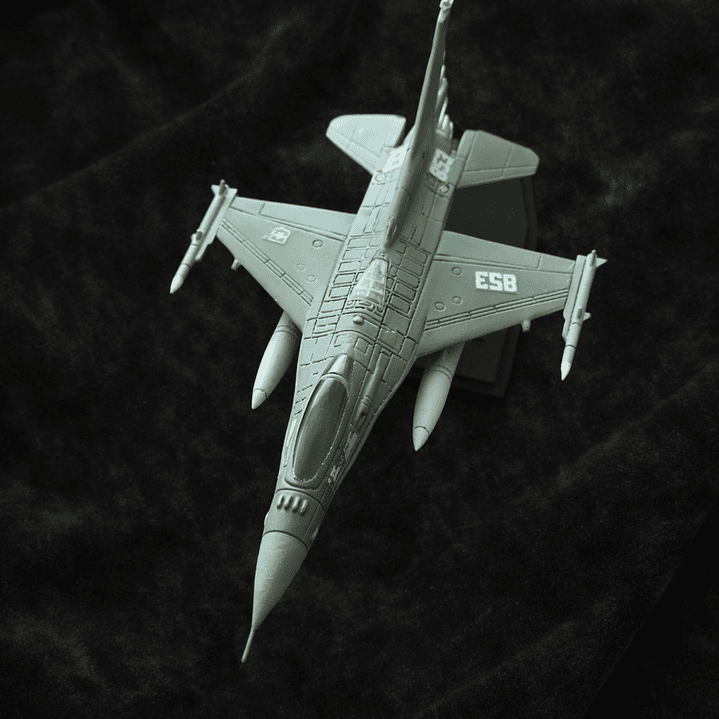 Avión a Escala - F-16 en miniatura 1