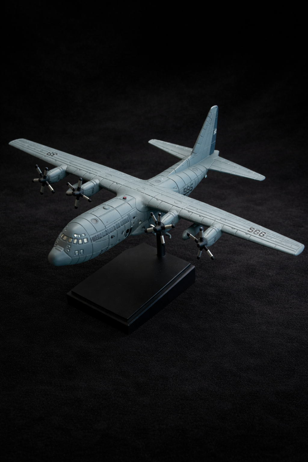 Avión a Escala - C-130 Hércules / Escala 1:200 (Miniatura)