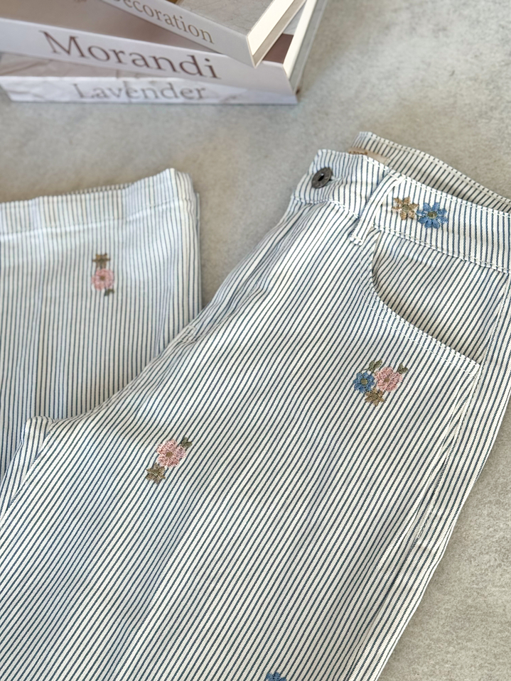 Calça riscas bordada  1