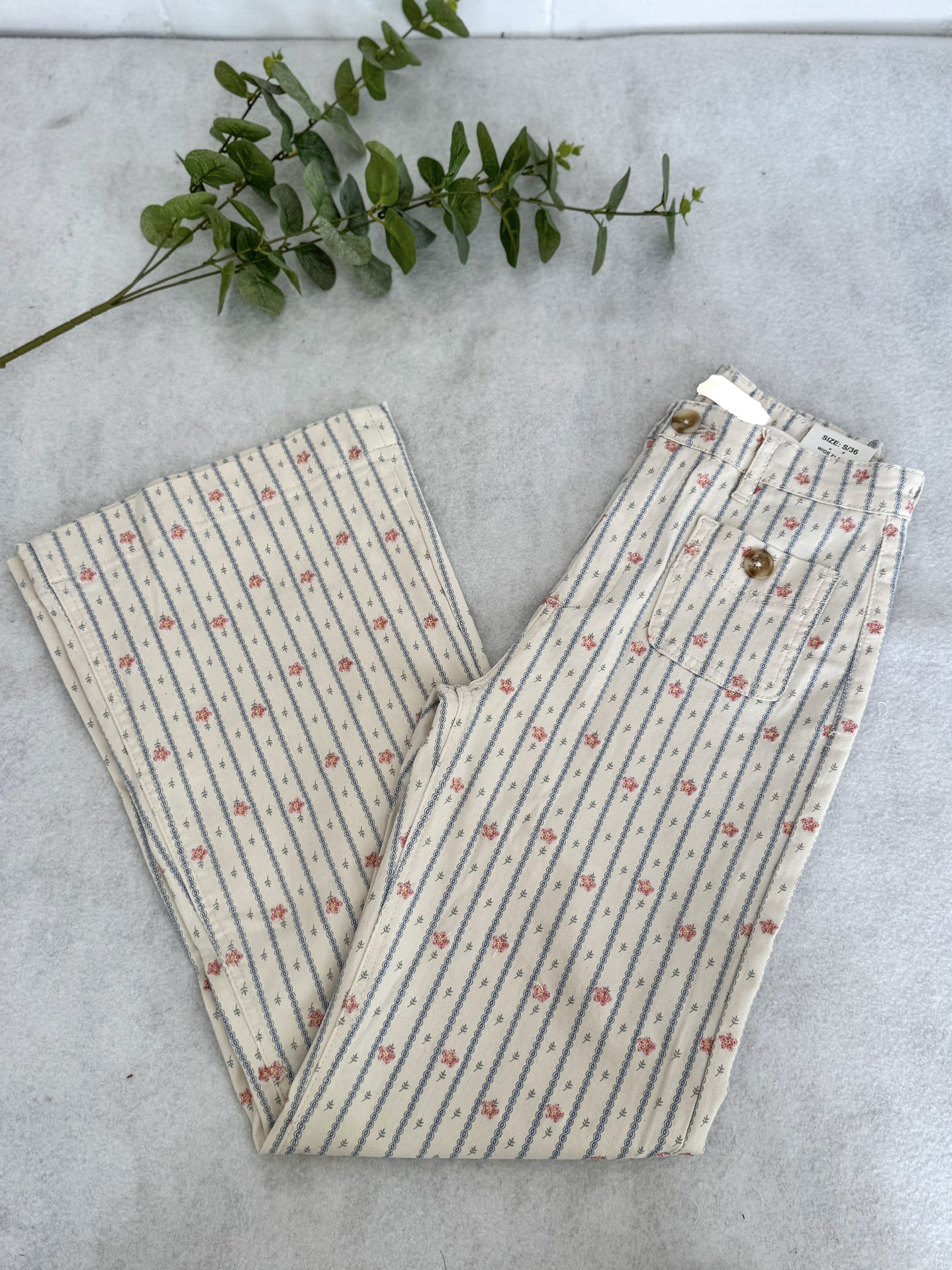 Calça bordada  3