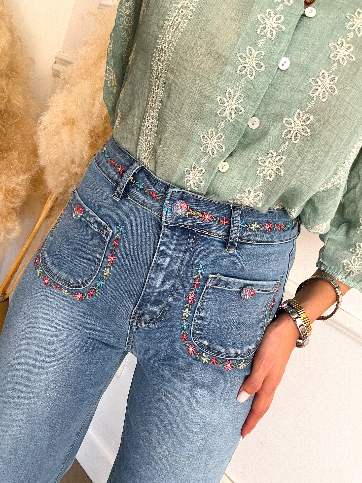 Calça bordada  4