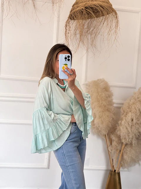 Camisas com folho na manga 