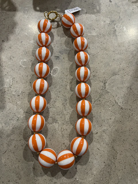 Colares de bolas de riscas 