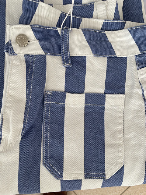Calça de ganga de riscas azuis 