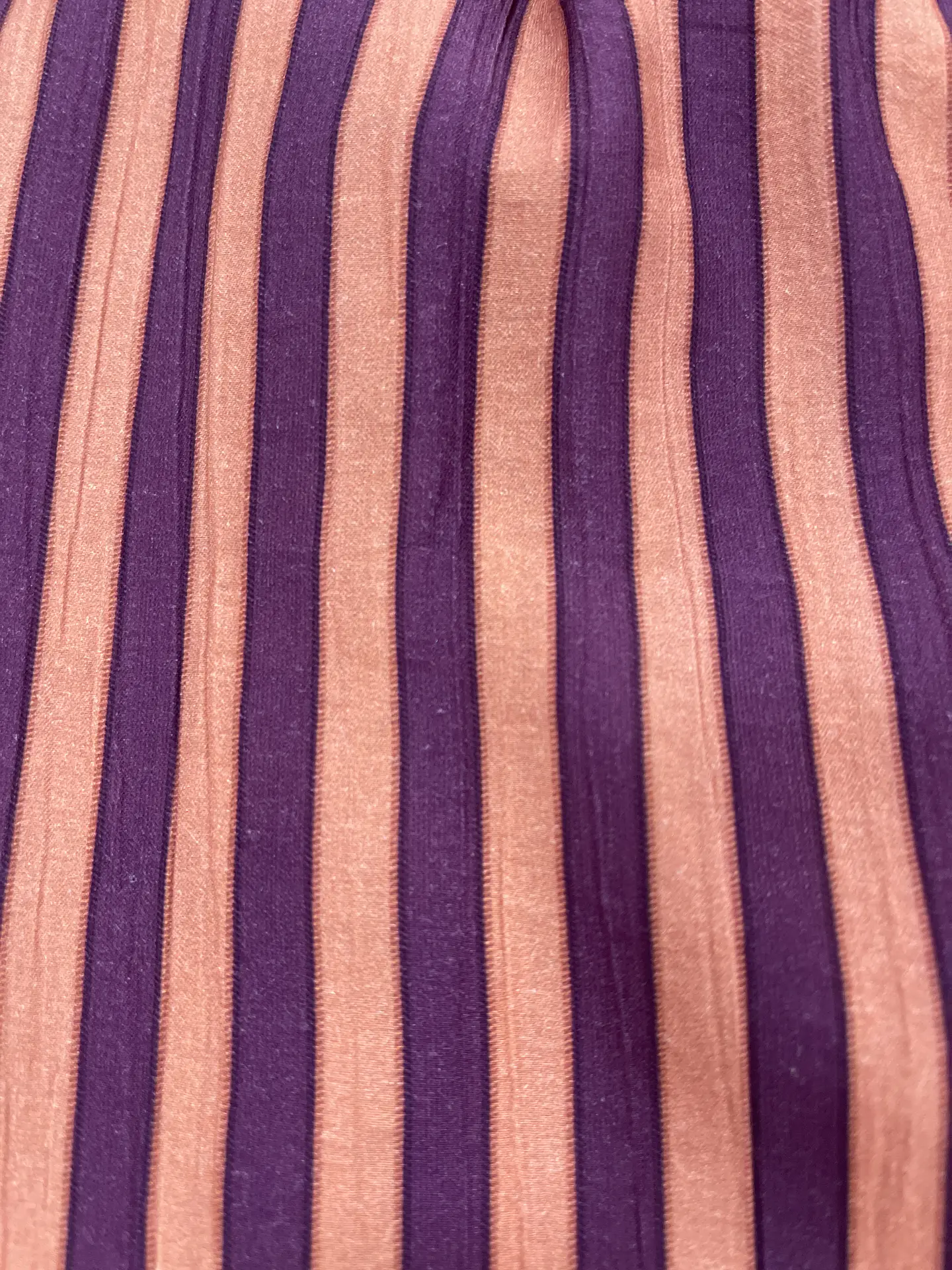 Calça pantalonas de riscas finas laranja com roxo  2
