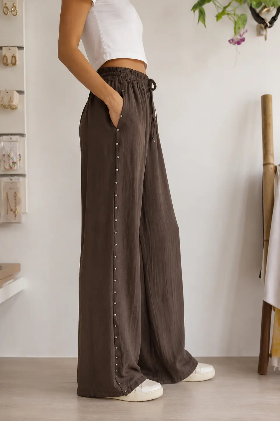 Calça com tachas  2