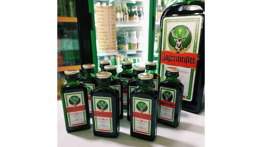 Caja 60 Miniaturas Licor Jagermeister envase vidrio  2