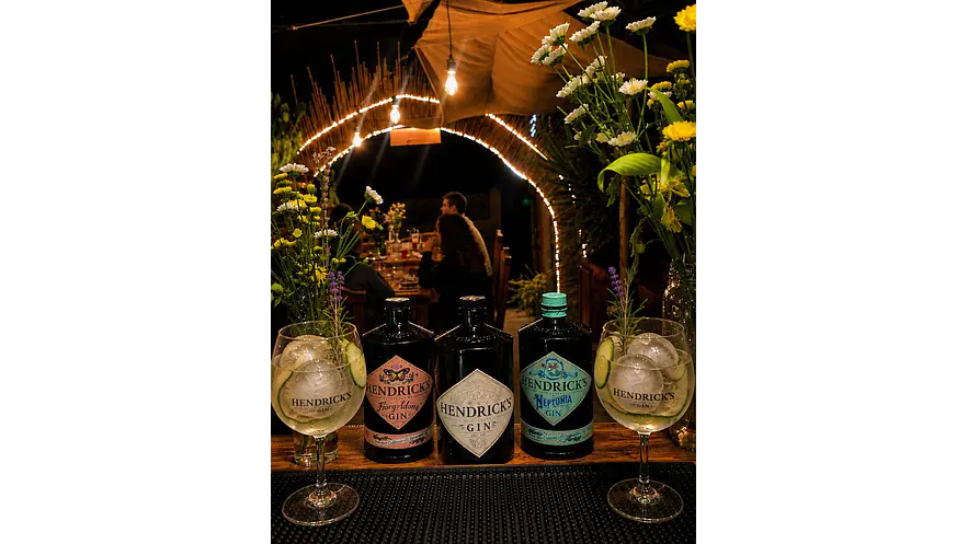  Gin Hendricks Premium FLORA ADORA 700cc + COPA DE GIN HENDRICKS OFERTA 6