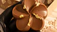 Chocolate Dubai Premium Artesanal 2 Flores 60 Grs Cada Una  - Miniatura 2