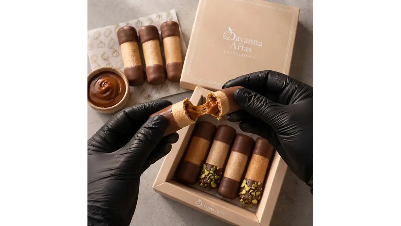 Caja 8 Barquillos Artesanales Premium Manjar y Pistacho Dubai 1