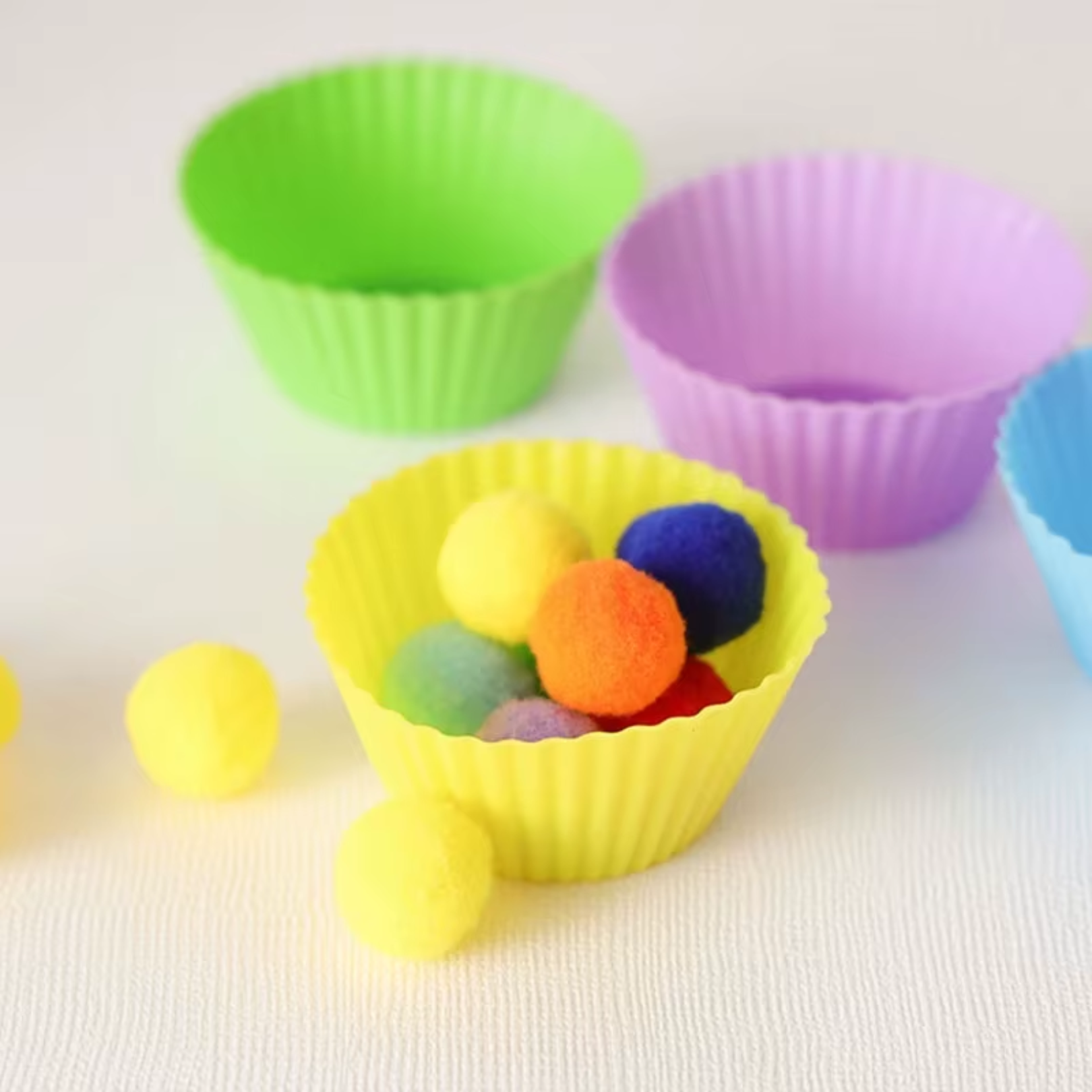 Set de clasificación motricidad pompones pinzas TEA TDAH 4
