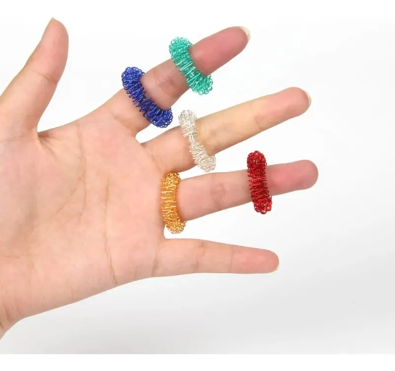 Set 5 Anillos Acupresión Antiestrés Metálicos De Colores 3