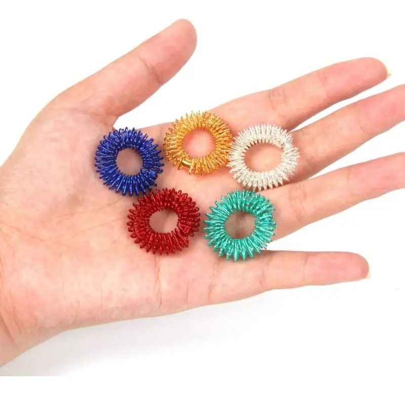 Set 5 Anillos Acupresión Antiestrés Metálicos De Colores 2