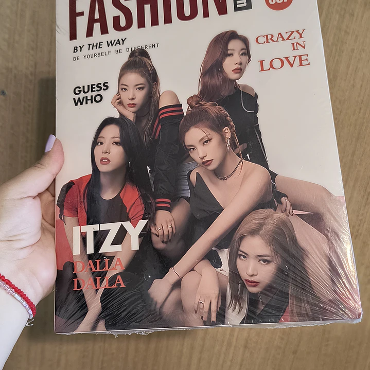 Revista Fashion Vision - ITZY 1