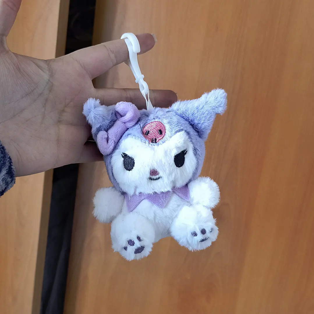 Llavero de Peluche Kuromi con gancho 1
