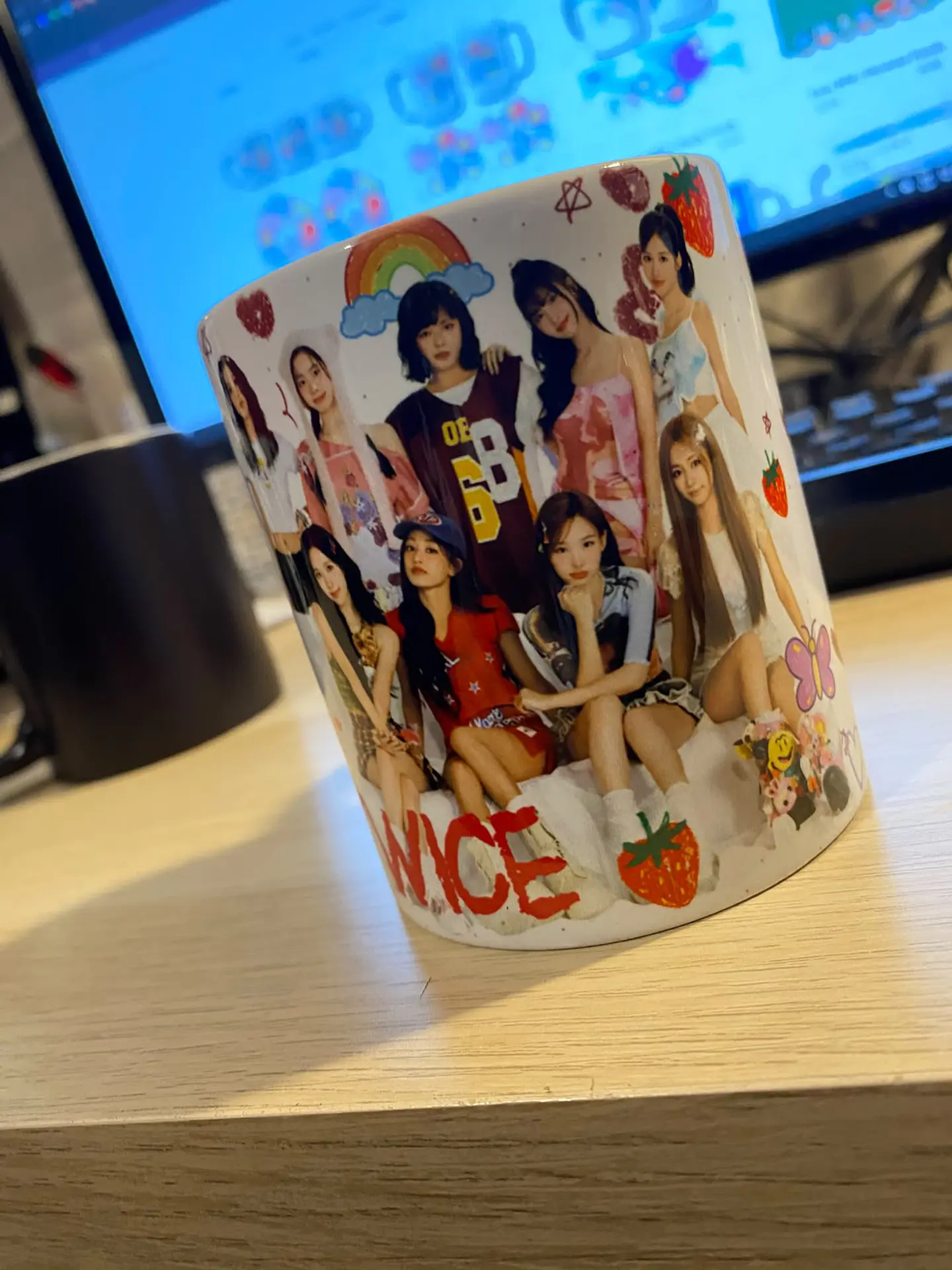 Taza TWICE Strawberry Pop 2