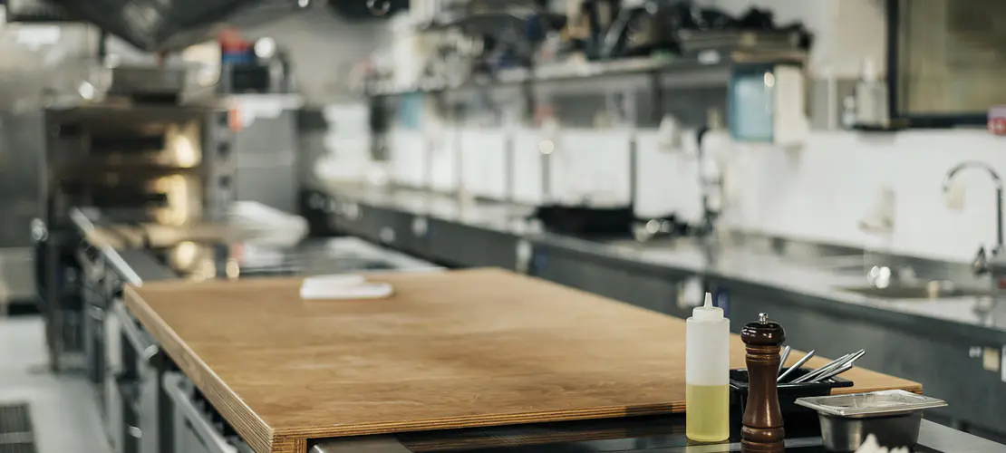 Cómo desinfectar una cocina industrial en Chile: protocolo paso a paso