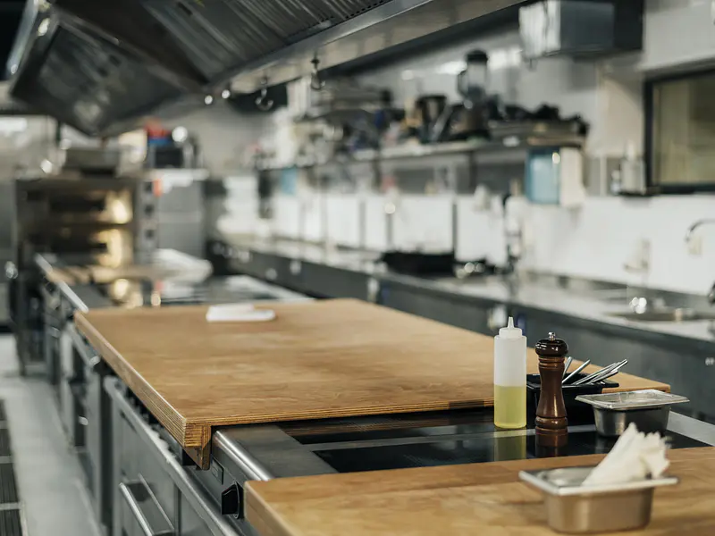 Cómo desinfectar una cocina industrial en Chile: protocolo paso a paso