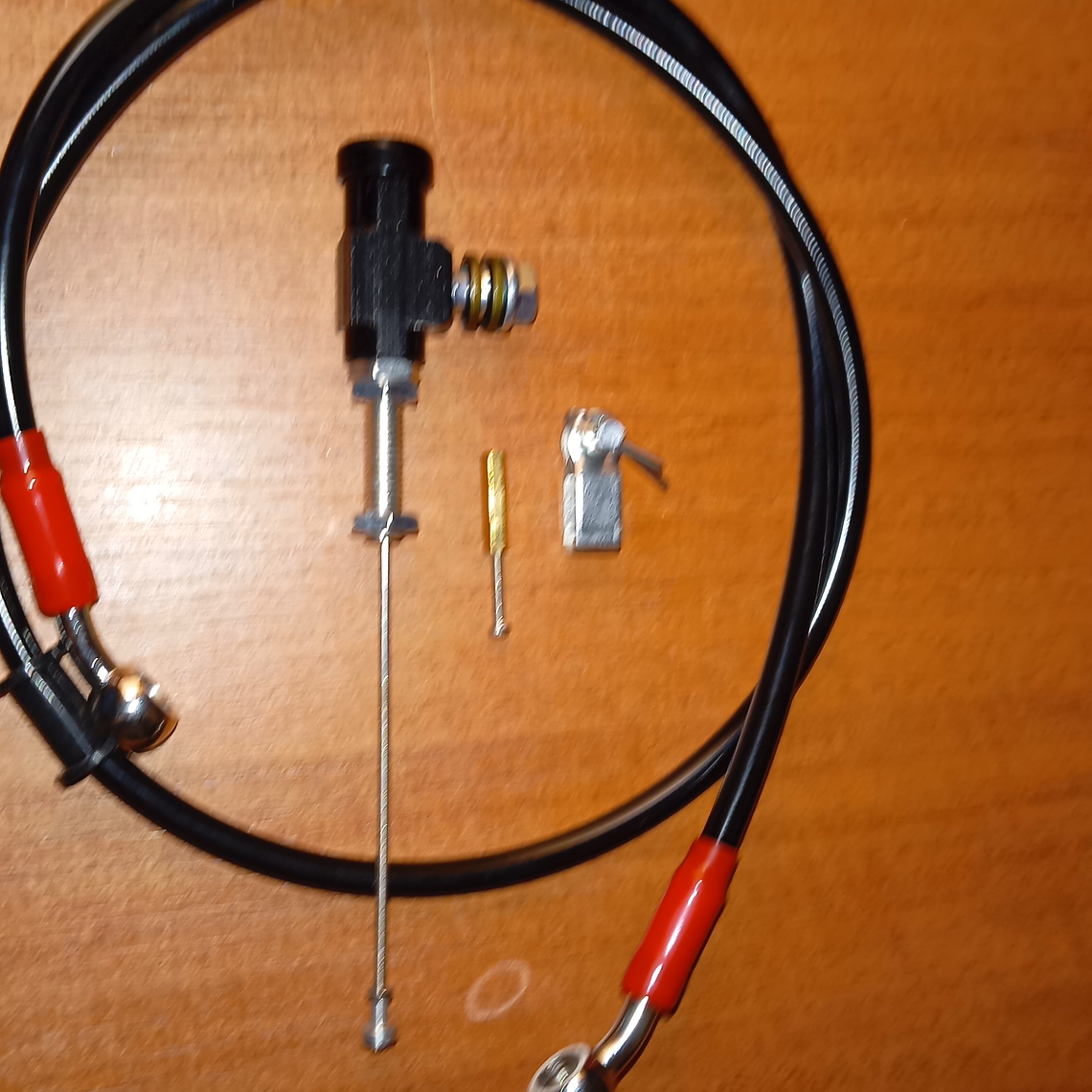 CILINDRO MAESTRO DE EMBRAGUE HIDRAULICO Y MANGUERA BLINDADA DE 105 CTS DE LARGO 1