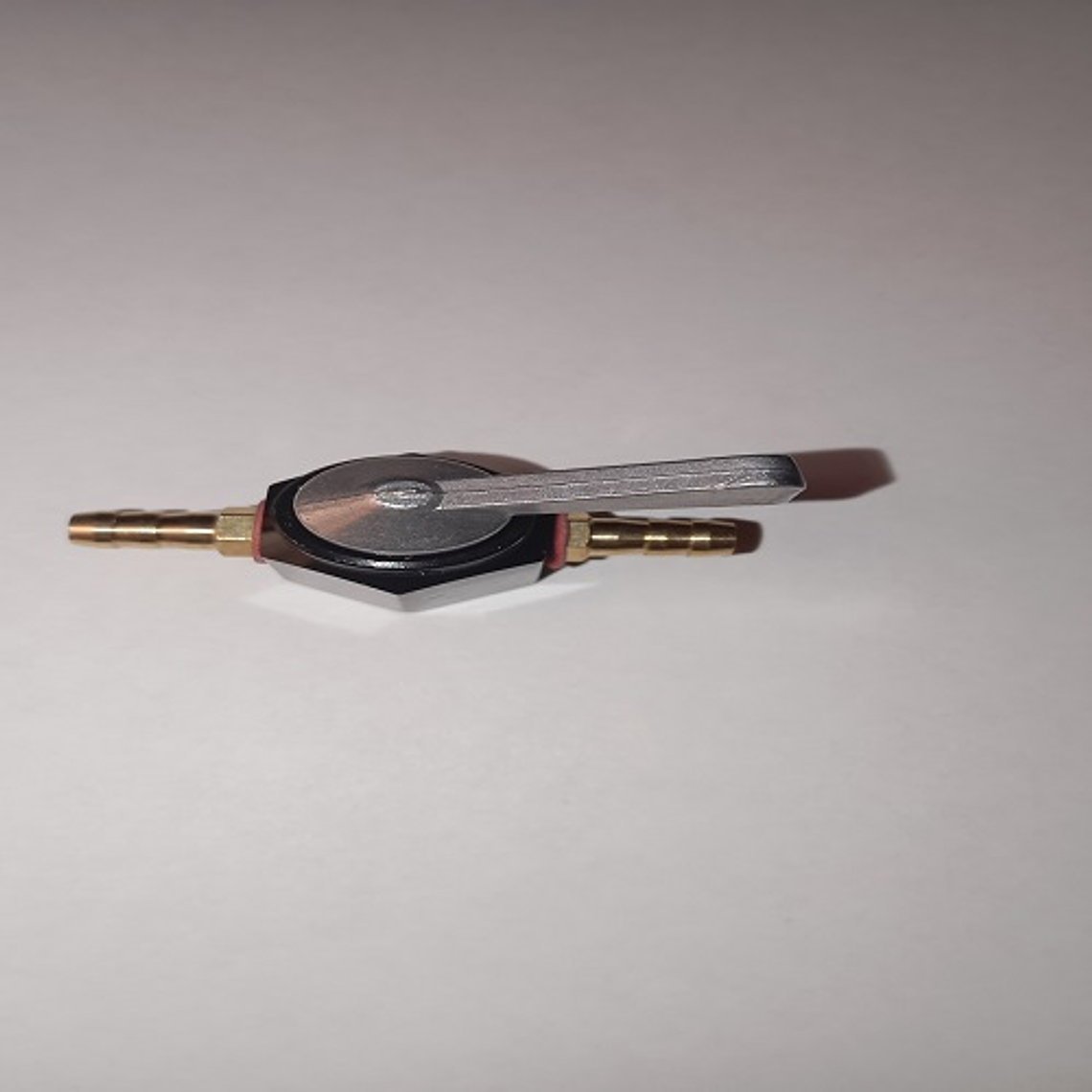 LLAVE DE PASO DE GASOLINA PARA MANGUERA DE 5 MILIMETROS INTERNOS 2